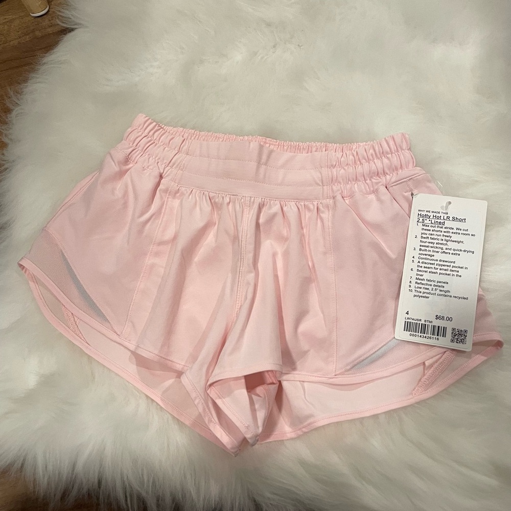 Lululemon Hotty Hot Low-Rise Short 2.5”